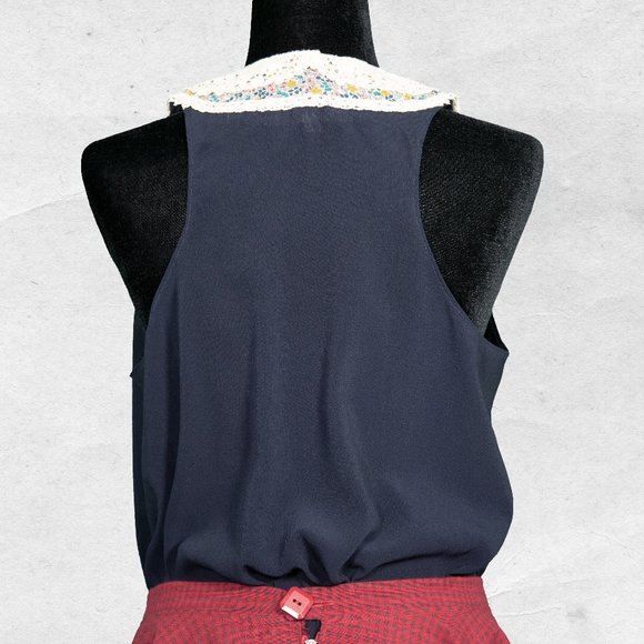 Vintage Style Blouse - Picture 4 of 9